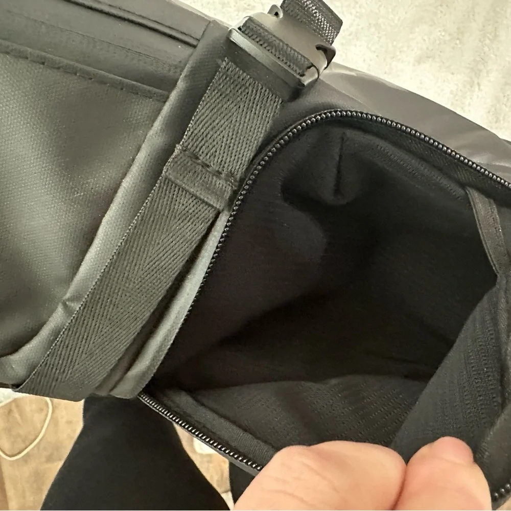 Gymshark Black Men's Backpack - Picture 6 of 9